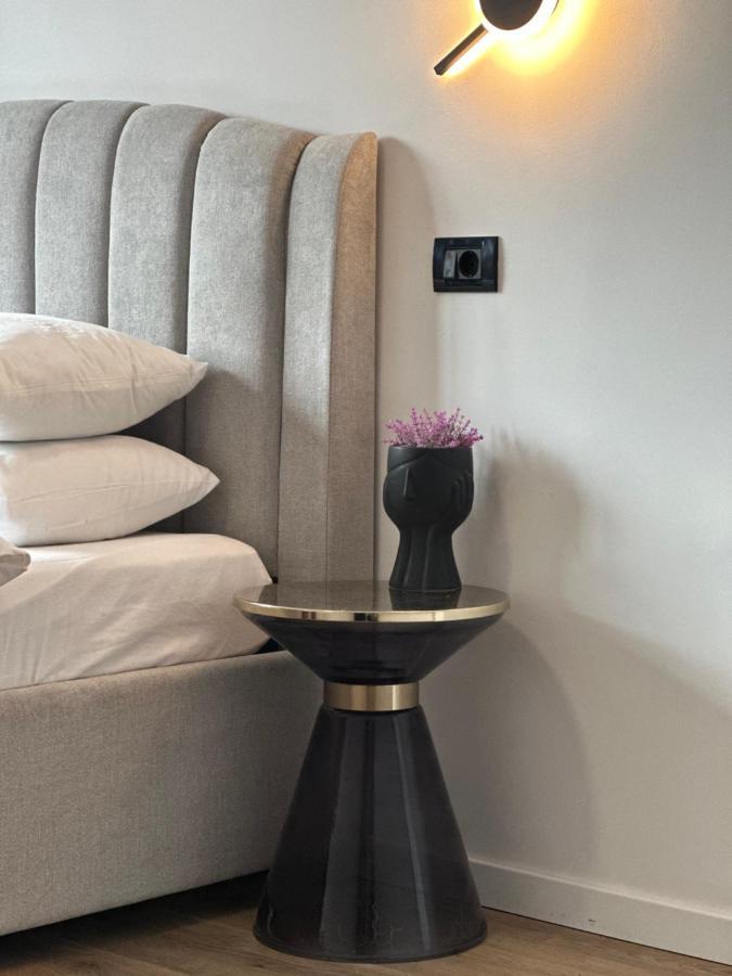 Peaceful Condo For Romantic Getaways Near Black Church - 3Min Walk Braşov Extérieur photo